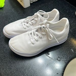 White trainer No Bulls